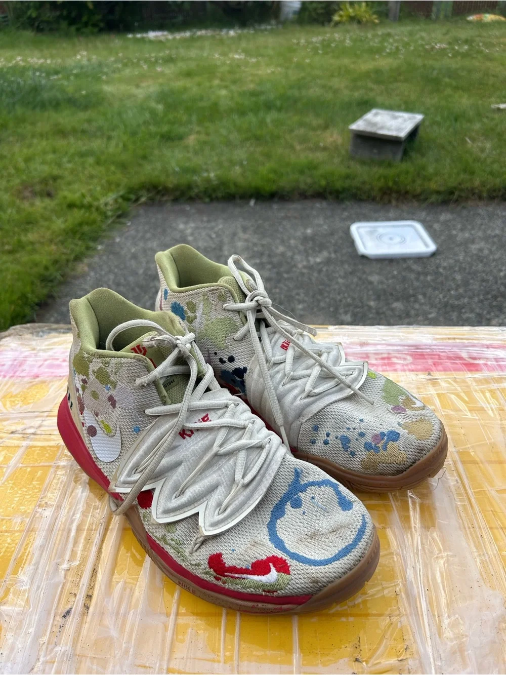 NIKE KYRIE 5 CQ4326-100 BANDULU Boy’s Multicolor Athletic Sneakers Size 7Y